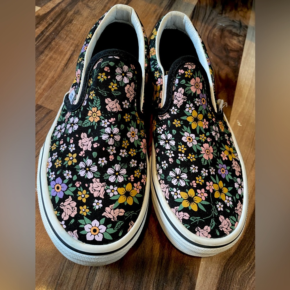 Brand new girls vans 🌸